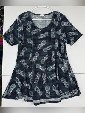 Lularoe Tunic Top Womens M Medium Black Gray Pineapple‎ Short Sleeve